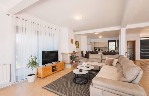 Bar Villa | Orange villa - 7-bedroom seafront villa