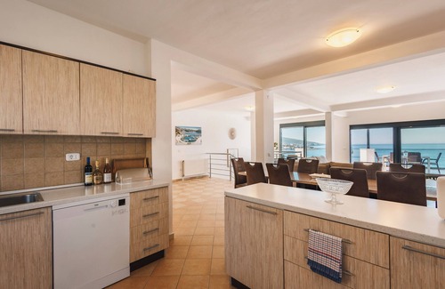 Bar Villa | Orange villa - 7-bedroom seafront villa