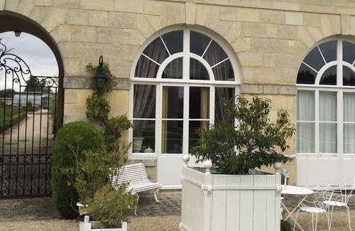 Lizy-sur-Ourcq Apartment | Orangerie Chateau La Trousse