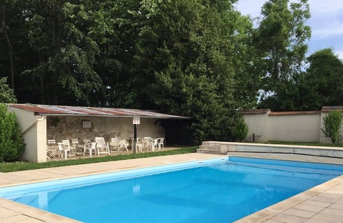 Lizy-sur-Ourcq Apartment | Orangerie Chateau La Trousse