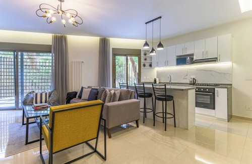 Duhur ash Shuwayr Apartment | Orano -Chic 2-Bedroom Apt in Bsalim