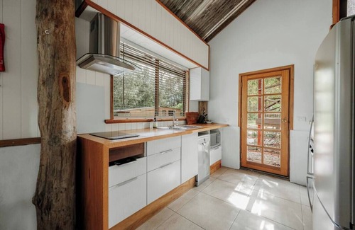 Yallingup Siding House | Orchard Cottage: Quiet Farm Escape