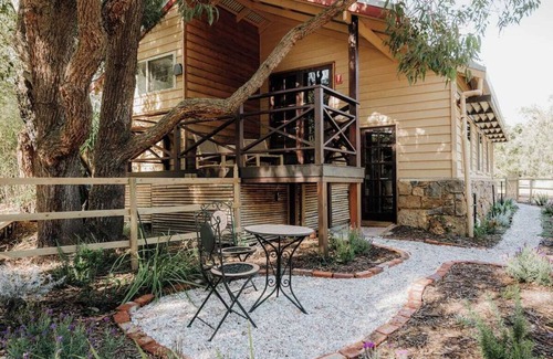 Yallingup Siding House | Orchard Cottage: Quiet Farm Escape