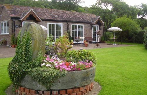 Gloucester House | Orchard Cottage, 2 bedrooms, sleeps 4/6, lovely gardens.