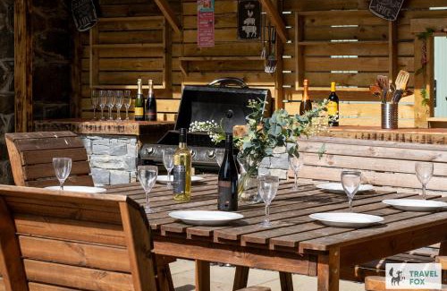 Bont Newydd House | Orchard Cottage and Hot Tubs - 15mins To Snowdon