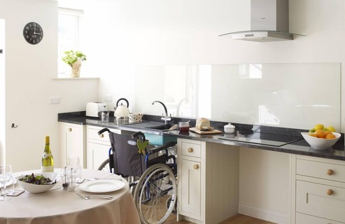 Thatcham Cottage | Orchard cottage at Manor Farm Courtyard Cottages