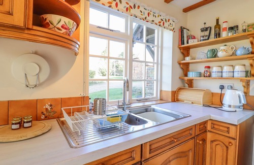 Hartwell Cottage | ORCHARD COTTAGE, family friendly, with open fire in Ashendon