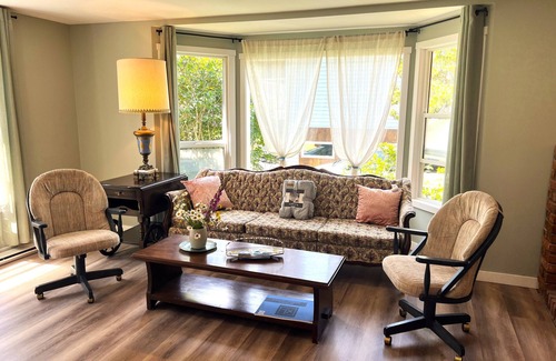 Regional District of Nanaimo Cottage | Orchard Cottage in Lantzville near Nanaimo Brand New Renovation