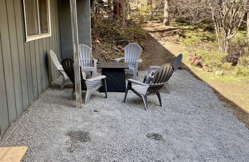 Orchard District House | Orchard District, Amazing Yard Next To Hollinshead Park w/Daylight Basement w/Billiards