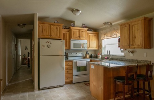 Oroville Cottage | Orchard Guest House- Boats, Bikes, ATVs and helicopters welcome!