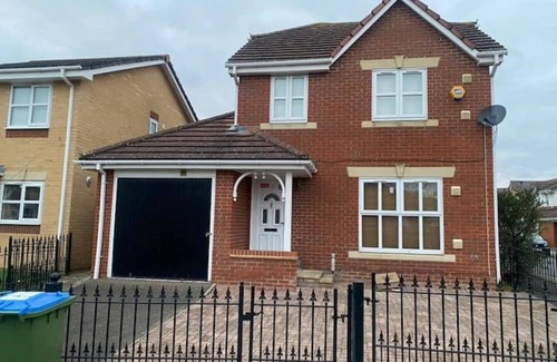 Thamesmead House | Orchard house (4 bedroom house)