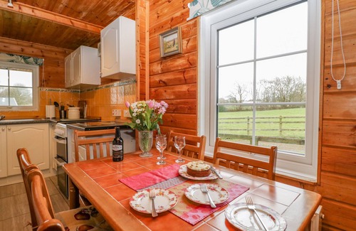 Cornwall Cottage | ORCHARD LODGE, pet friendly in Sampford Peverell, Devon
