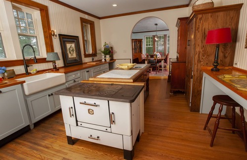 Roseland House | Orchard & Mountain Views, 5Mi Wintergreen, Gourmet Kitchen