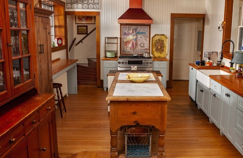 Roseland House | Orchard & Mountain Views, 5Mi Wintergreen, Gourmet Kitchen
