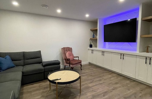 North Glenmore Bed & Breakfast | Orchard Oasis - Spacious with Modern Comforts, Heated Floors, 65" TV