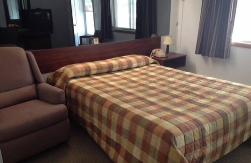 Spring Brook Hotel | Orchard Park Inn