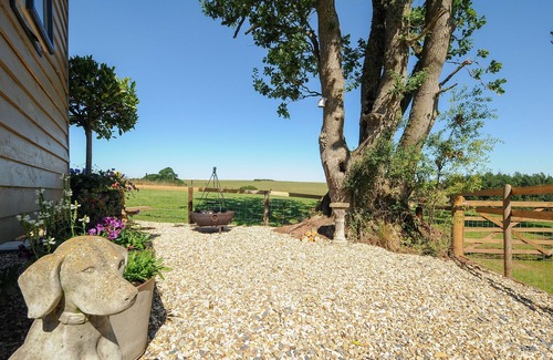 Worlington Cottage | Orchard Retreat