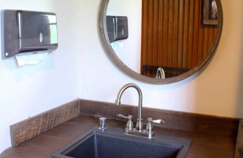 Paonia Cabin | Orchard Venue - Rent By The Day