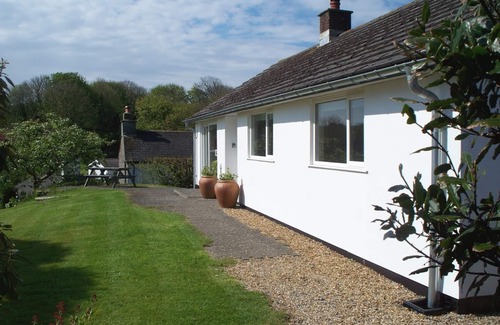 Chillington Cottage | ORCHARD VIEW, family friendly, with open fire in Kellaton