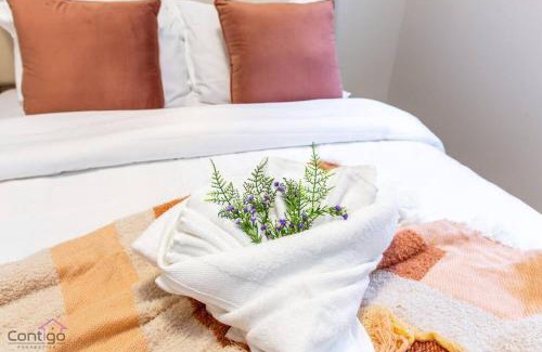 Southeast Edmonton House | Orchards Retreat, AC, Family Friendly, Sleeps 10, NearAirprt