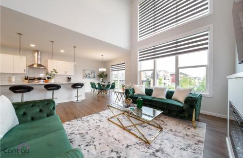 Southeast Edmonton House | Orchards Retreat, AC, Family Friendly, Sleeps 10, NearAirprt