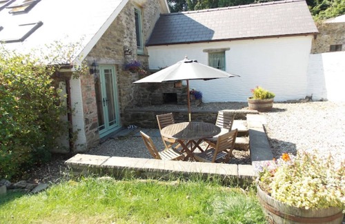Tan-y-groes House | Orchid Cottage a tranquil retreat close to coast and village Dog Family friendly