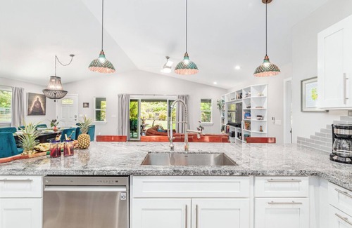 Orchidlands Estates House | Orchid Isle Pool Paradise- Private Hawaiian Estate w/Pool and Air Conditioning!