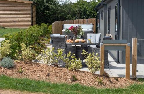 Lifton House | Orchid Lodge, 23 Roadford Lake Lodges