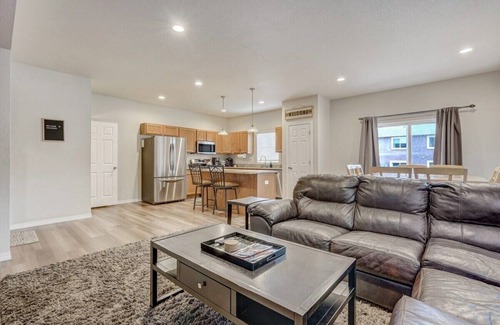 Village Seven House | Orchid Oasis! Home w/Foosball, BBQ & Fire Pit