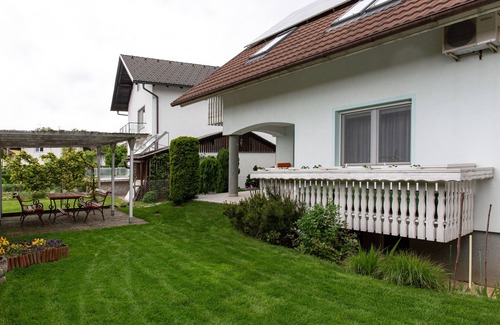 Kranj House | Orchid room
