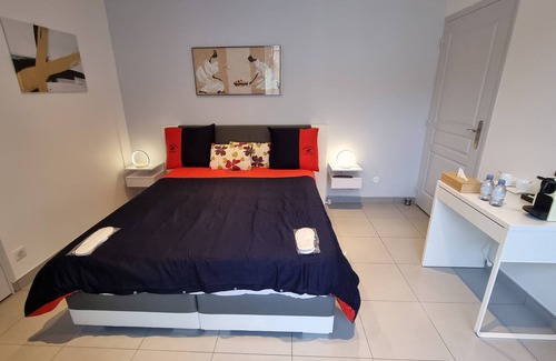 Olivet Bed & Breakfast | Orchid with on-site parking