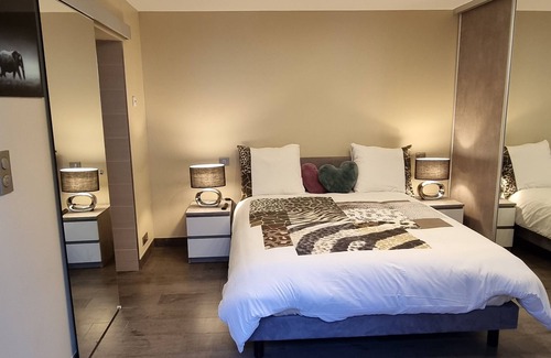 Olivet Bed & Breakfast | Orchid with on-site parking