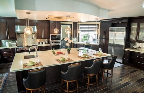 IronShore Estates Villa | Orchids & Palms Luxury Villa Pool, Chef, Hot Tub, Airport Pickup!