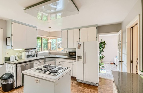 North Gresham House | Oregon Jade Lodging-Two Bedrooms Portland Suburban with crib near PDX