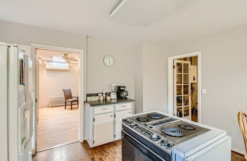 North Gresham House | Oregon Jade Lodging-Two Bedrooms Portland Suburban with crib near PDX