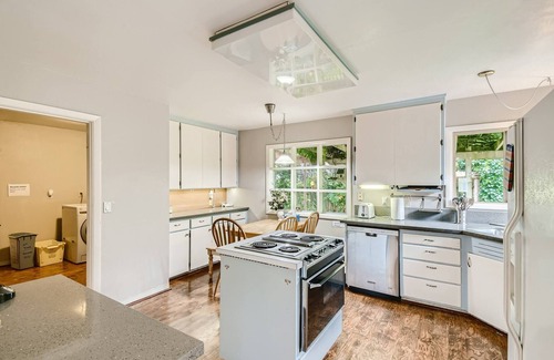 North Gresham House | Oregon Jade Lodging-Two Bedrooms Portland Suburban with crib near PDX