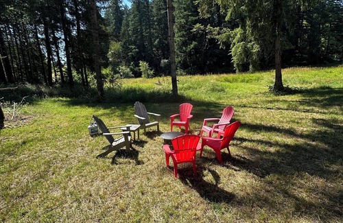 Oregon City House | Oregon Trail Covered Wagon by the Creek