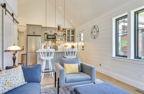 Sherwood Cottage | Oregon Wine Country Retreat: Sip & Dine Outside