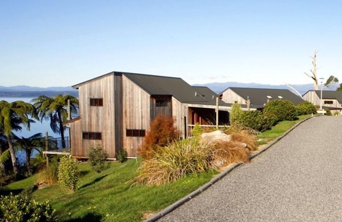 Pukawa Apartment | Oreti Lake Front Apartment