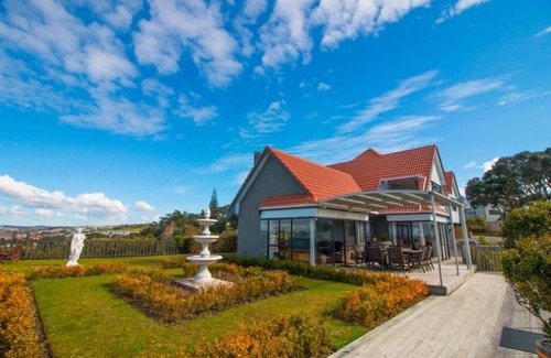 Hatfields Beach House | Orewa Clifftop Holiday Home