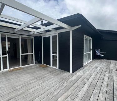 Orewa House | Orewa ensuite