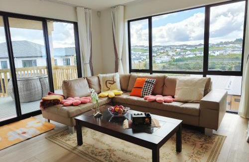 Orewa House | Orewa New house with view on deck near Cafe,bush & river