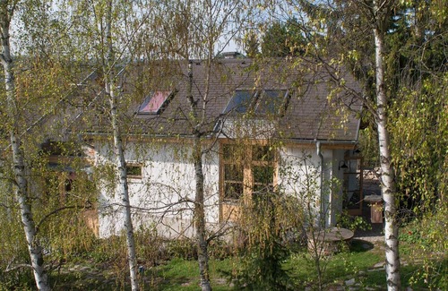Maria Enzersdorf House | Organic home, garden & swimming pond, quiet location, Vienna reached in 15 min