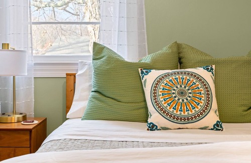 Barracks Rugby House | Organic retreat minutes from Downtown Charlottesville