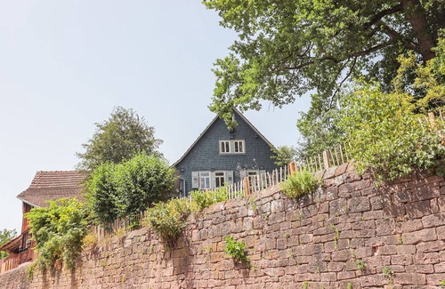 Guttersbach Cottage | Original blue Odenwald country house with garden and barn