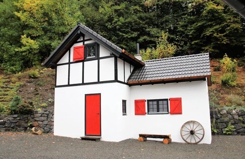Hatzfeld Cabin | Original, but stylish smithy hut