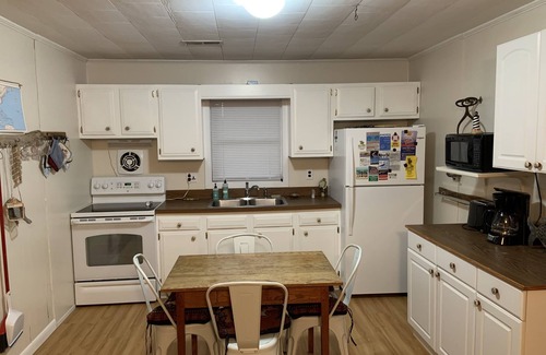 Salvo Cottage | Original Hatteras Beach Box! Family-owned & loved; flexible check-in/out days!n