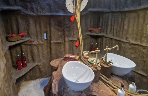 Arusha Cabin | Original Maasai Lodge – Africa Amini Life