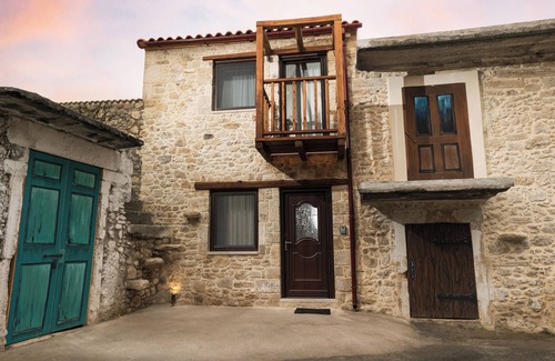 Choudetsi House | Orion Traditional House