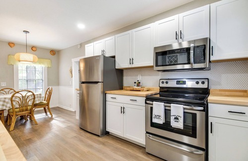 Colonialtown North House | Orlando ‘Golden Girls’ Retreat: Prime Location!
